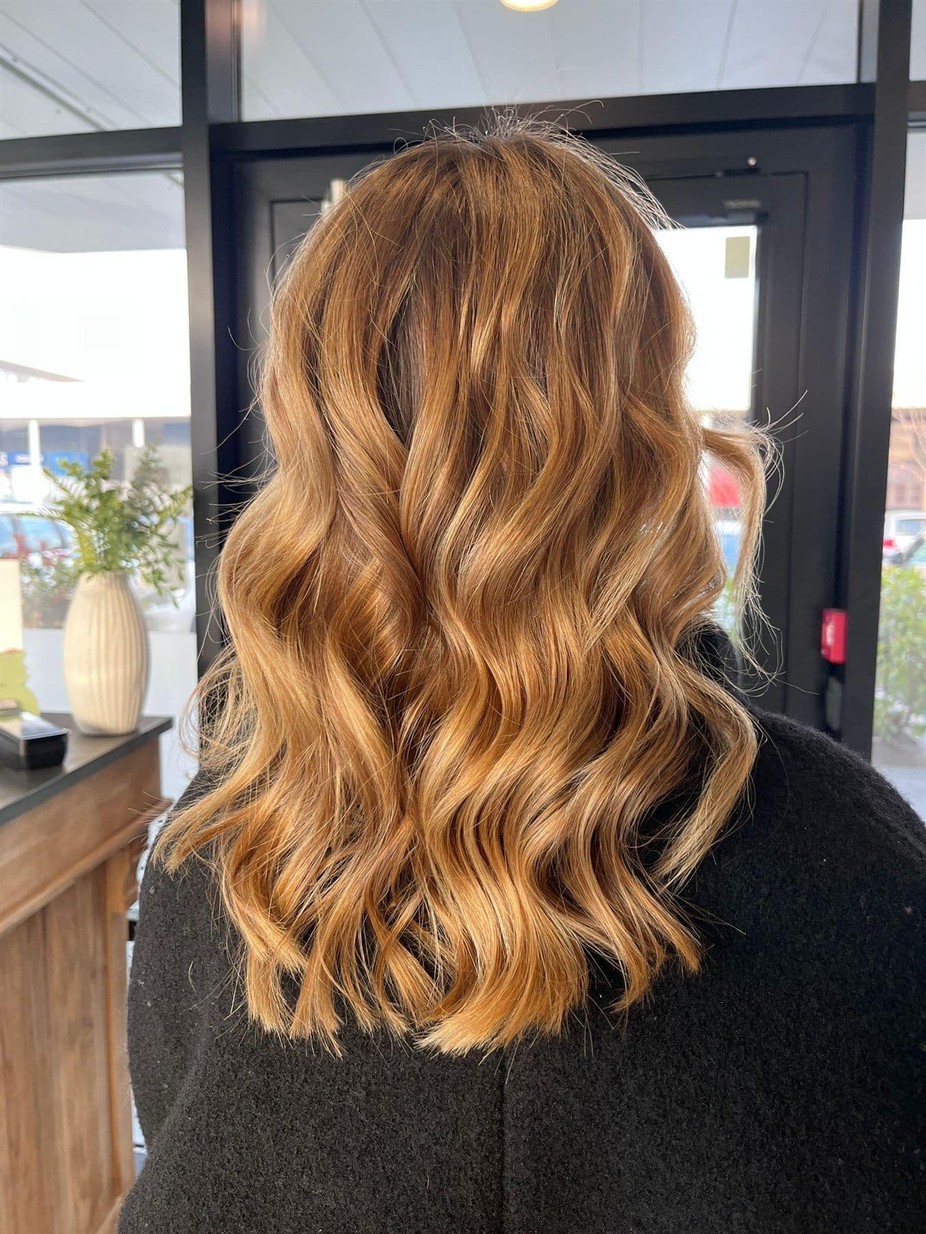 Coloration signature Kiara, nuance blonde, avant et après, Après